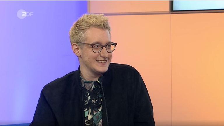 Im ZDF war Linus Giese zu Gast auf dem Blauen Sofa. Im ZDF war Linus Giese zu Gast auf dem Blauen Sofa.