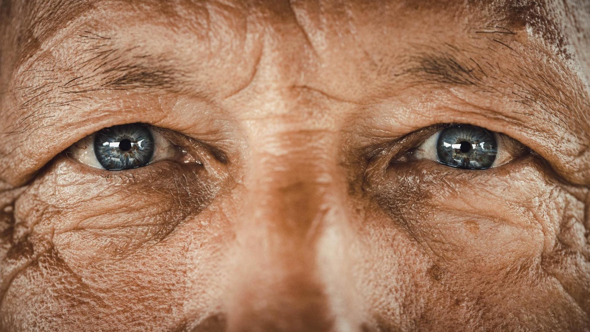 Close up der blauen Augen eines alten Menschen. Close up der blauen Augen eines alten Menschen.