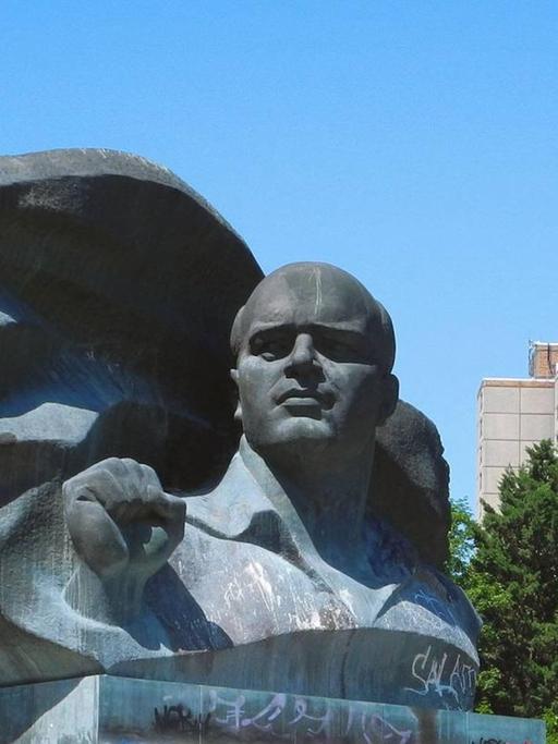 Das Ernst-Thälmann-Denkmal an der Greifswalder Straße im Berliner Ortsteil Prenzlauer Berg