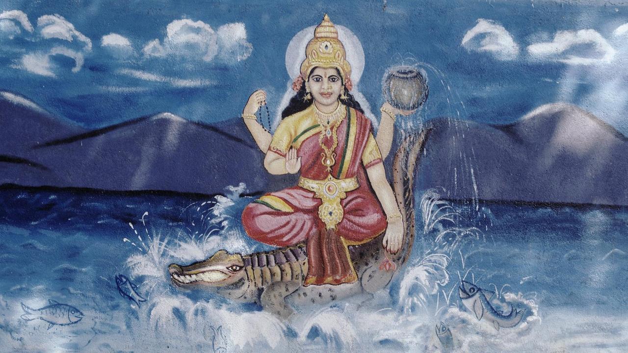 Ganga (Göttin des Flusses Ganges). Malerei an einer Hauswand in Karnataka, Süd-Indien.