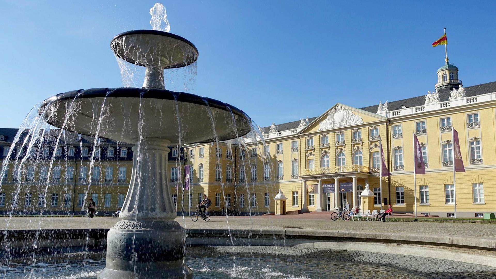 Blick auf das badische Schloss in Karlsruhe