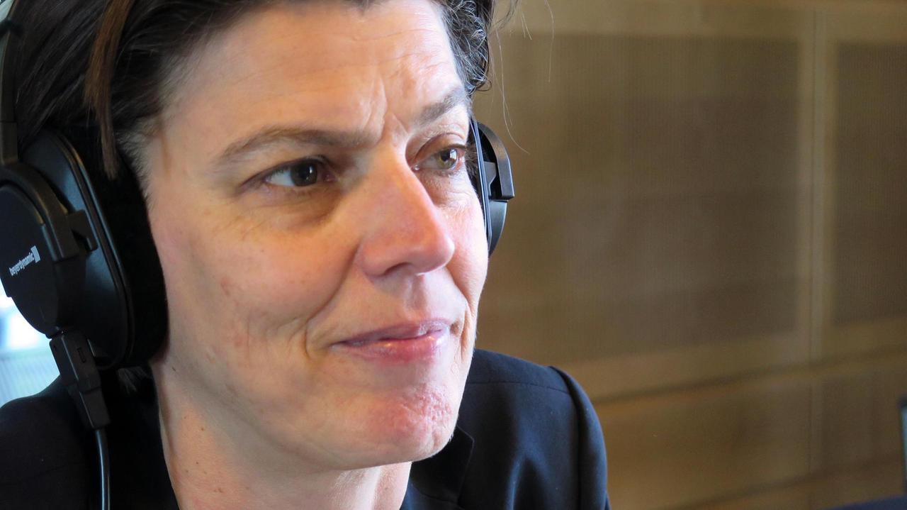 Die Publizistin Carolin Emcke im Studio von Deutschlandradio Kultur Die Publizistin Carolin Emcke im Studio von Deutschlandradio Kultur