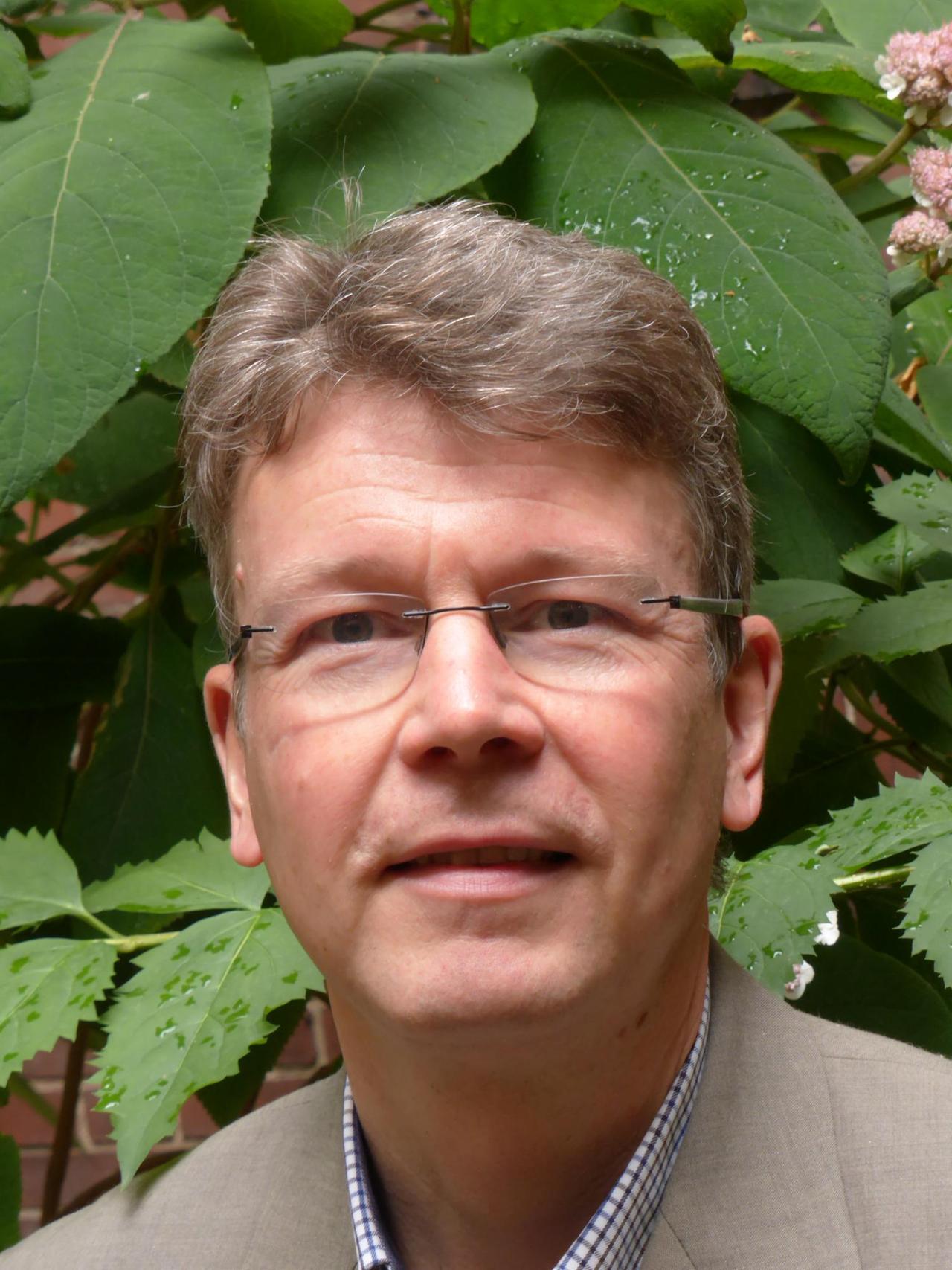 Michael Utsch auf einem Pressebild der Evangelischen Zentralstelle für Weltanschauungsfragen Michael Utsch auf einem Pressebild der Evangelischen Zentralstelle für Weltanschauungsfragen