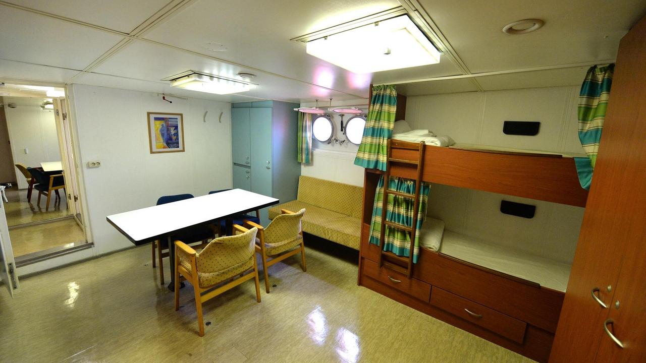 Blick in eine Kajüte der MS Aquarius, des Schiffes der privaten Seenotrettung SOS Mediterranee Blick in eine Kajüte der MS Aquarius, des Schiffes der privaten Seenotrettung SOS Mediterranee