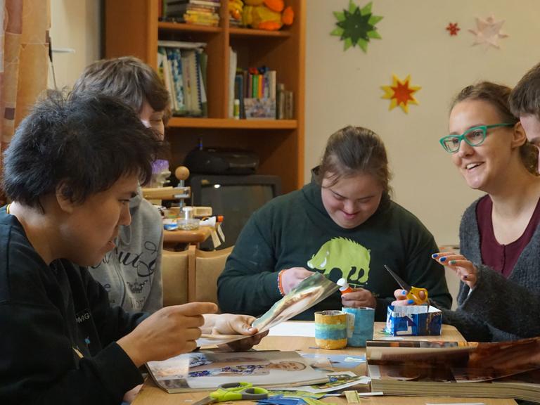 Spiele-Nachmittag im Zentrum für junge Menschen mit Behinderungen.