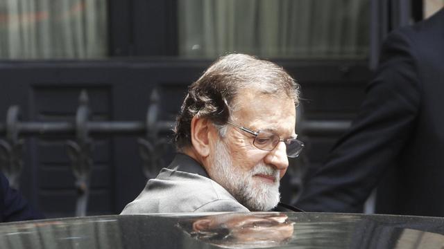 Mariano Rajoy verlässt das Parlament.
