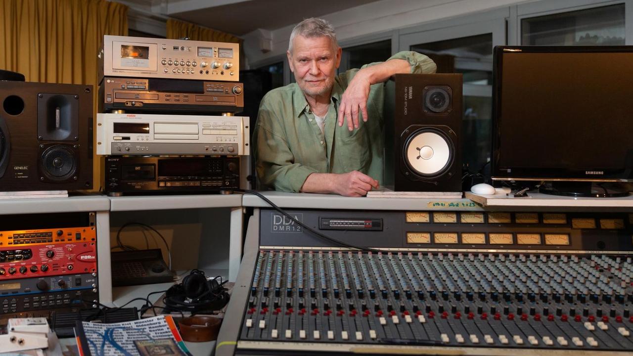 Achim Reichel in seinem Tonstudio. Achim Reichel in seinem Tonstudio.