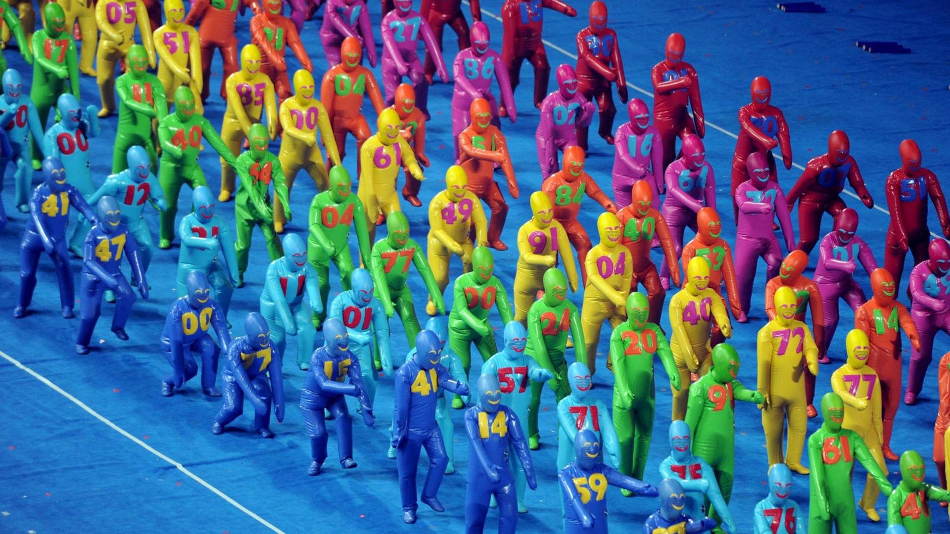 Entertainers perform during the opening ceremony of the Beijing 2008 Paralympic Games at the National Stadium of China, also known as the 'Bird's Nest', in Beijing, China, 06 September 2008. EPA/MICHAEL REYNOLDS +++(c) dpa - Report+++ | Entertainers perform during the opening ceremony of the Beijing 2008 Paralympic Games at the National Stadium of China, also known as the 'Bird's Nest', in Beijing, China, 06 September 2008. EPA/MICHAEL REYNOLDS +++(c) dpa - Report+++ |