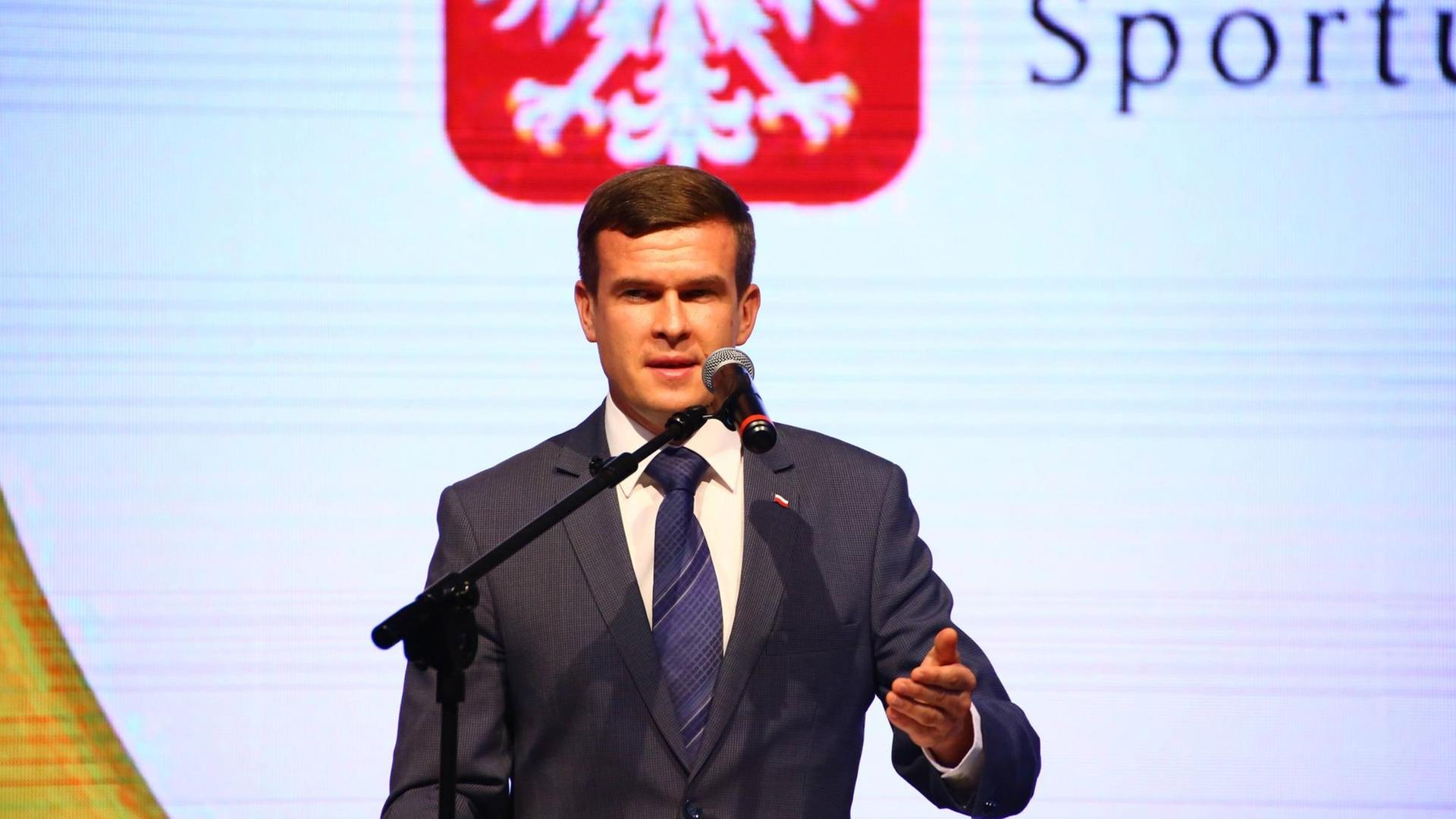 Der polnische Politiker Witold Banka hält eine Rede. Der polnische Politiker Witold Banka hält eine Rede.
