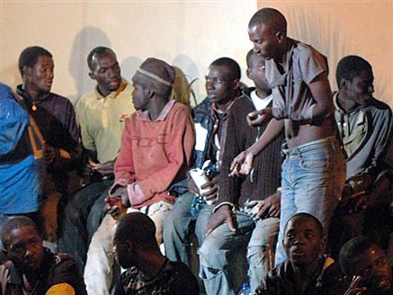 Afrikanische Flüchtlinge in der spanischen Exklave Mellia Afrikanische Flüchtlinge in der spanischen Exklave Mellia