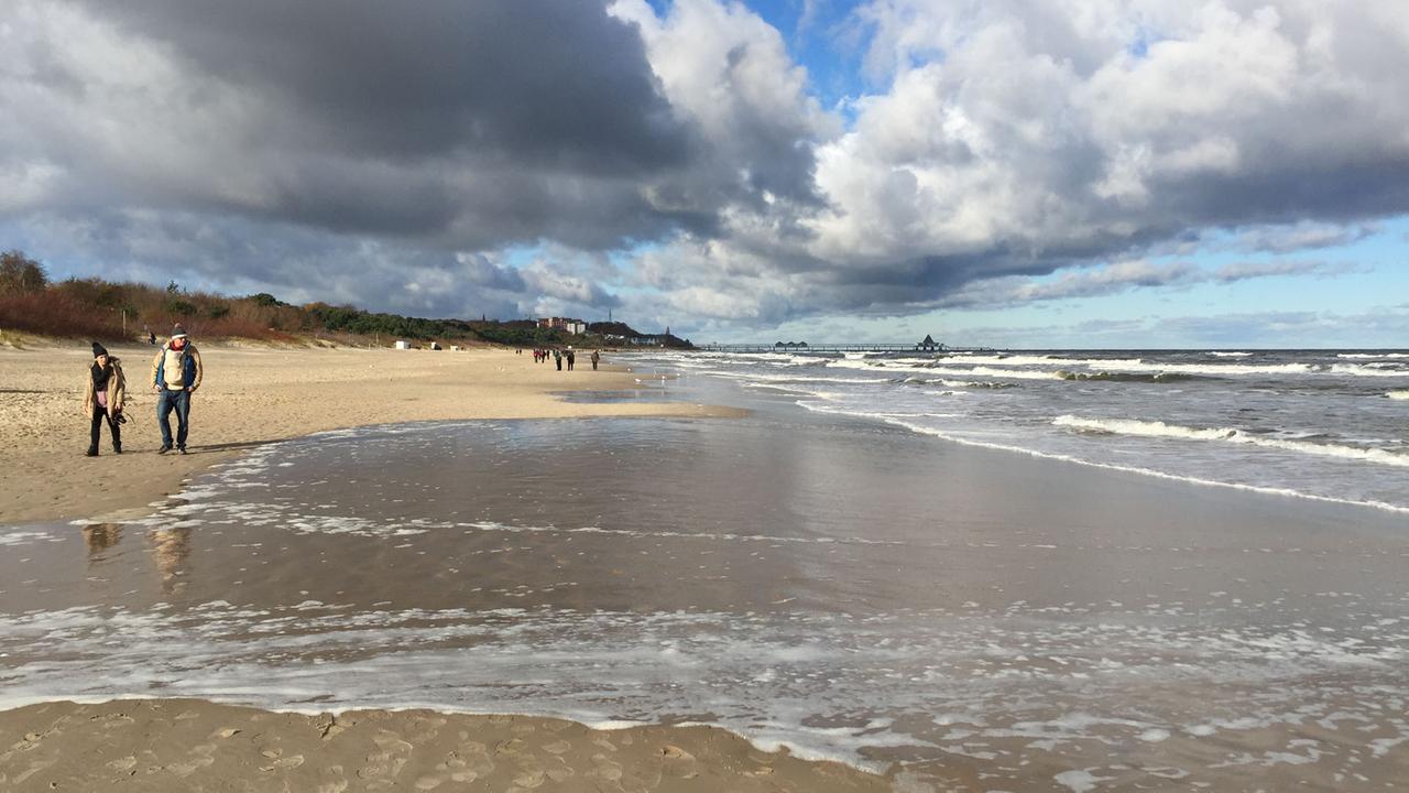 Wolkenspiel über dem Strand von Ahlbeck-Heringsdorf Wolkenspiel über dem Strand von Ahlbeck-Heringsdorf