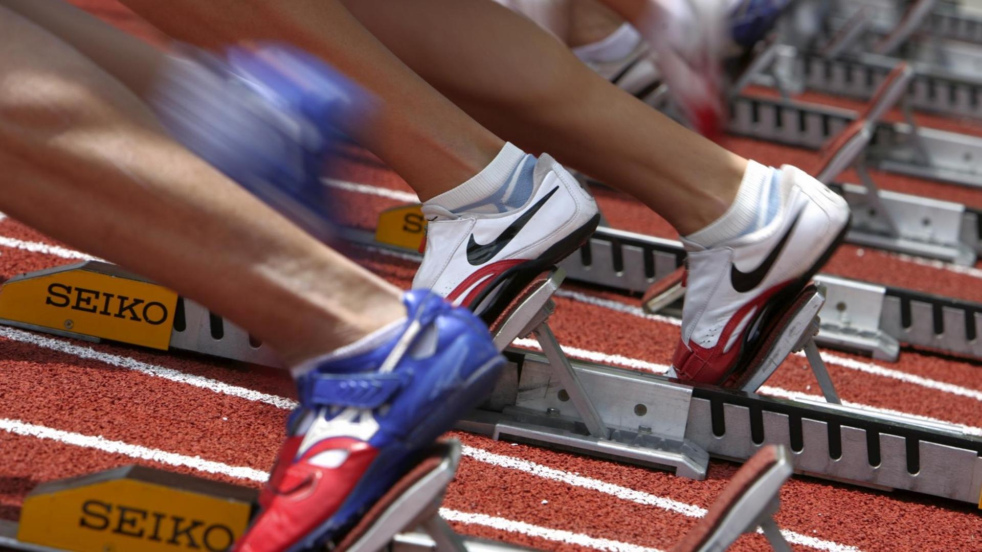 Ein Startblock beim 100-Meter-Sprint Ein Startblock beim 100-Meter-Sprint