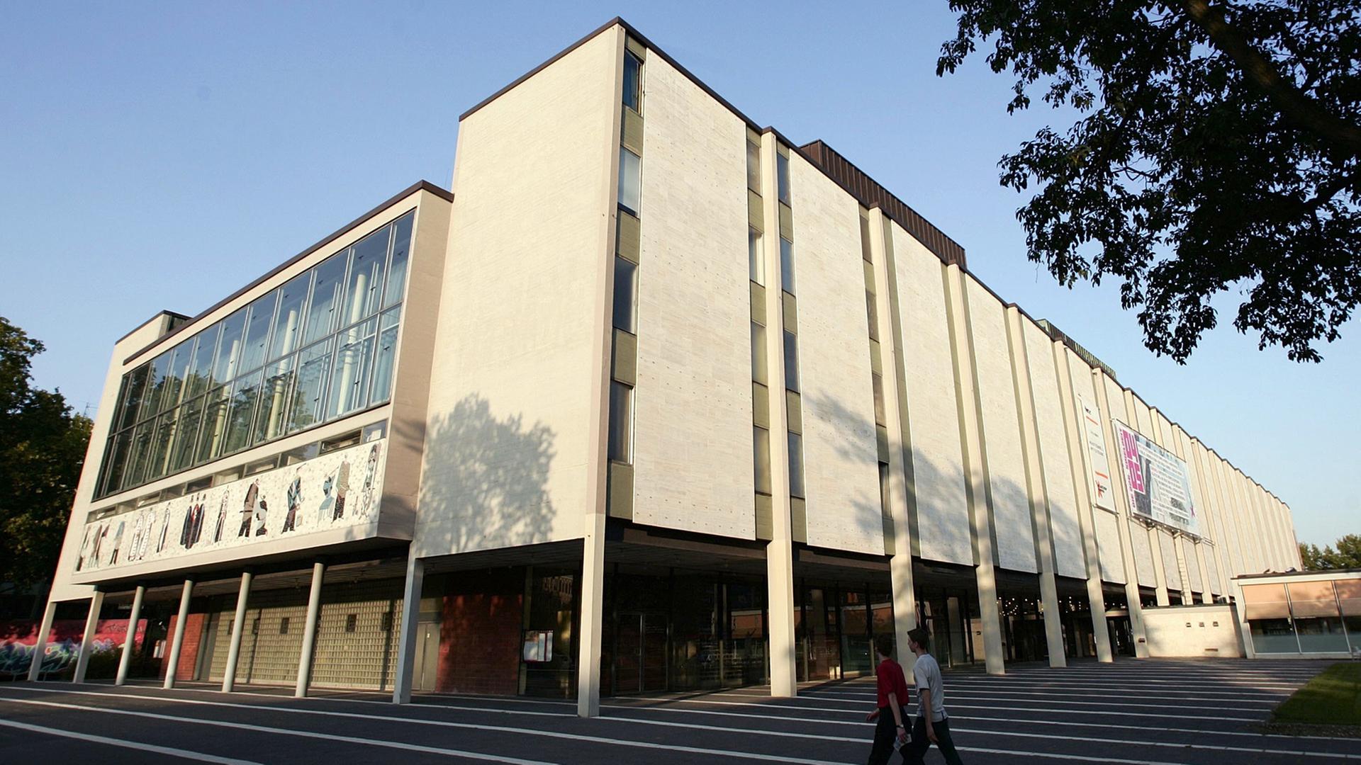 Das Nationaltheater Mannheim, aufgenommen 2004 Das Nationaltheater Mannheim, aufgenommen 2004