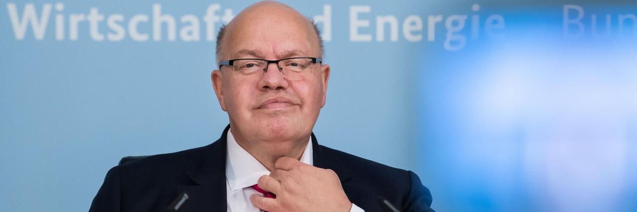 Peter Altmaier (CDU), Bundesminister für Wirtschaft und Energie, äußert sich bei einer Pressekonferenz. Peter Altmaier (CDU), Bundesminister für Wirtschaft und Energie, äußert sich bei einer Pressekonferenz.