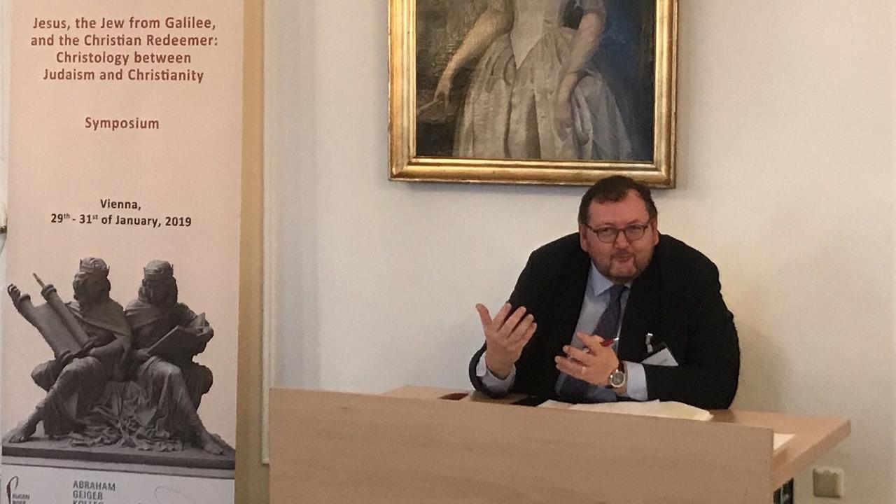 Der Rabbiner Walter Homolka spricht beim Symposium "Jesus the Jew from Galilee" in Wien
