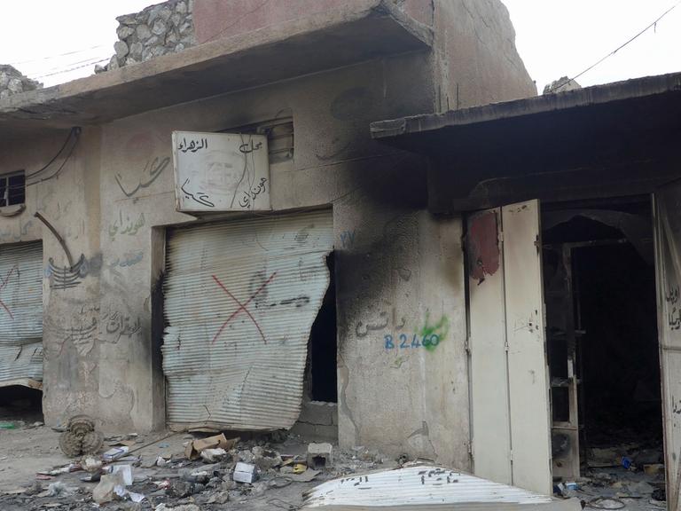In der kurdischen Stadt Duskhurmatu, unweit von Kirkuk: Kurdische Geschäfte wurden mit einem "X" gekennzeichnet, dann zum Plündern frei gegeben und anschließend in Brand gesetzt.
