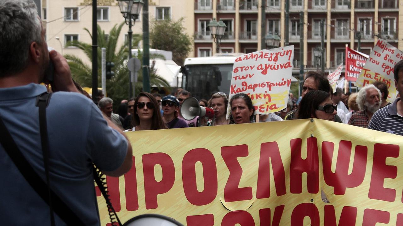 Ärzte und medizinisches Personal während einer Demonstration in Athen. Ärzte und medizinisches Personal während einer Demonstration in Athen.
