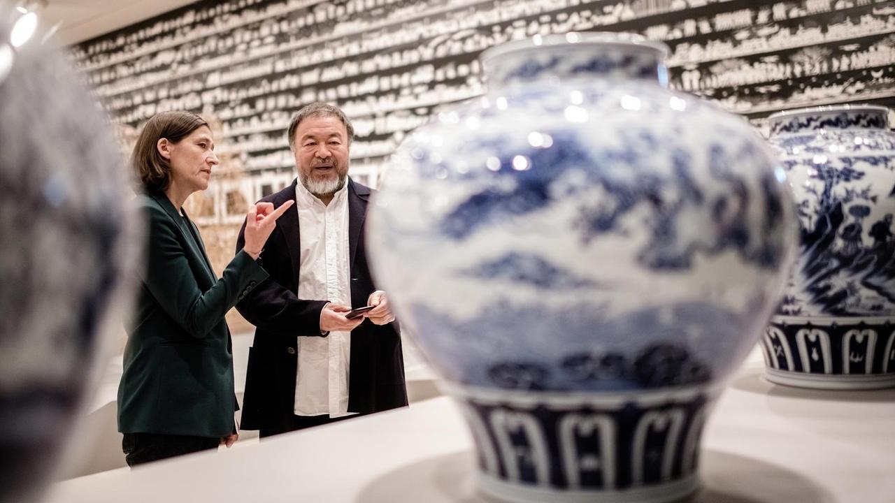 Ai Weiwei und Prof. Dr. Susanne Gaensheimer, K21, Kunstsammlung Nordrhein-Westfalen.