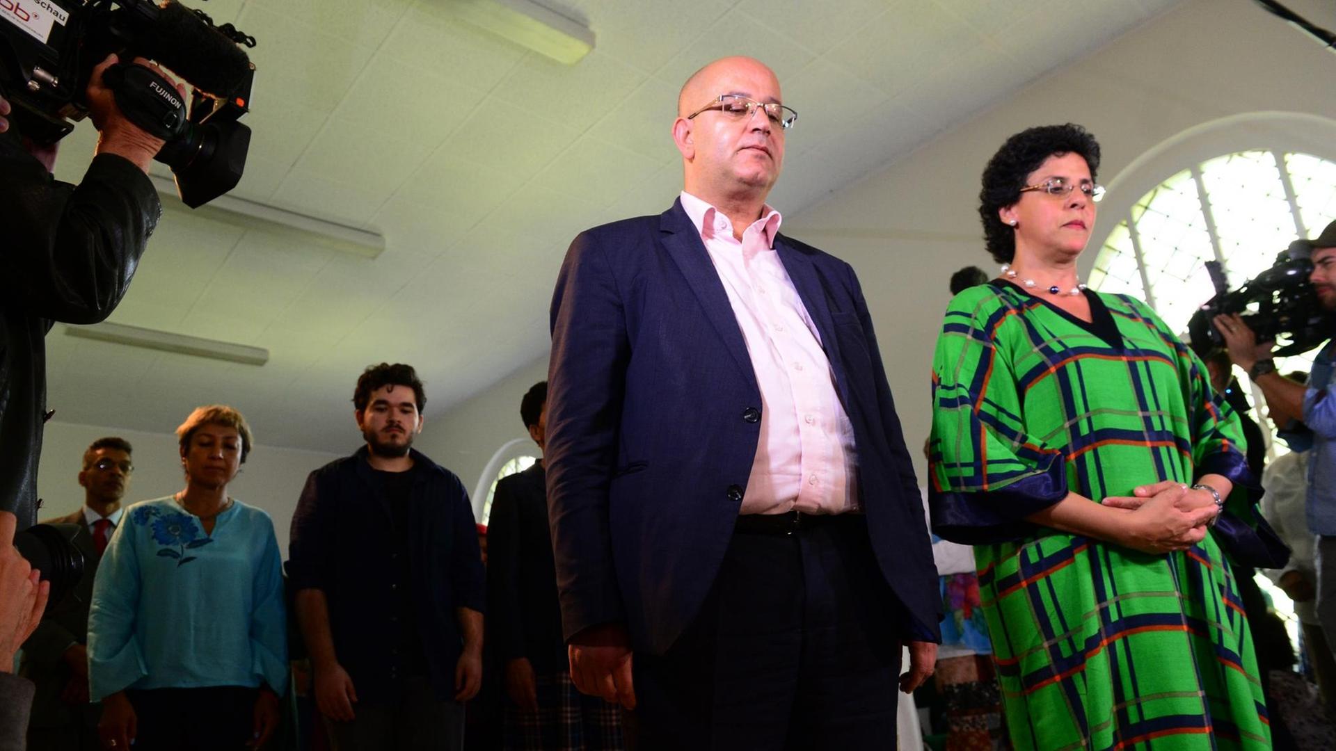 Die Imane Abdel-Hakim Ourghi und Elham Manea leiten gemeinsam am 16.06.2017 in Berlin zur Eröffnung einer liberalen Moschee das Freitagsgebet. Die Imane Abdel-Hakim Ourghi und Elham Manea leiten gemeinsam am 16.06.2017 in Berlin zur Eröffnung einer liberalen Moschee das Freitagsgebet.