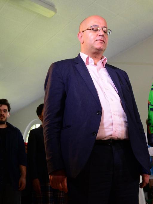 Die Imane Abdel-Hakim Ourghi und Elham Manea leiten gemeinsam am 16.06.2017 in Berlin zur Eröffnung einer liberalen Moschee das Freitagsgebet.