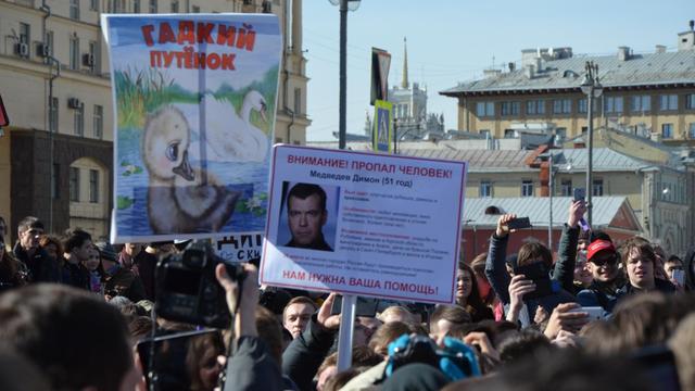 Demonstranten gehen in Russland gegen Korruption auf die Straße.