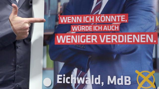 Werbeplakat des ZDF-Serienhelden Eichwald, MdB