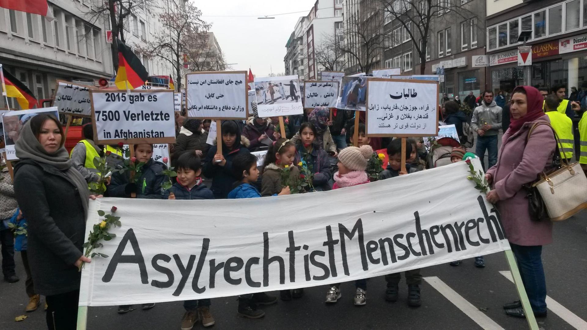 Asylrecht: Afghanen in Düsseldorf, November 2016 Asylrecht: Afghanen in Düsseldorf, November 2016