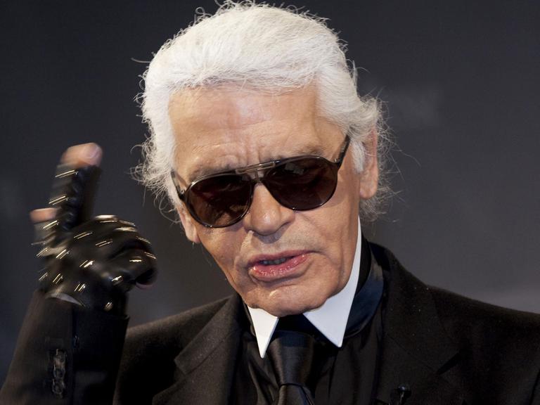 Modeschöpfer Und Gesamtkunstwerk - Karl Lagerfeld Ist Tot ...