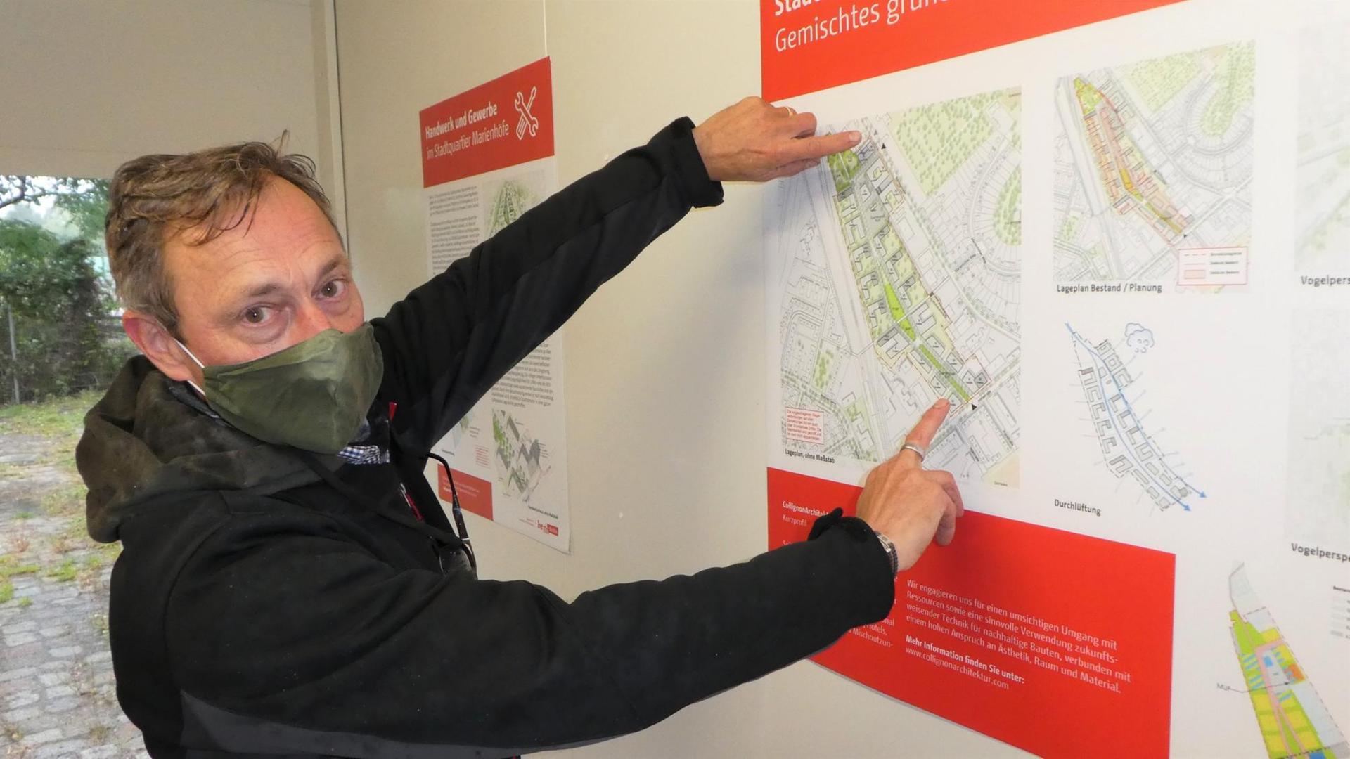 Dirk Tonn steht vor einem Plan des projektierten Stadtviertels. Dirk Tonn steht vor einem Plan des projektierten Stadtviertels.