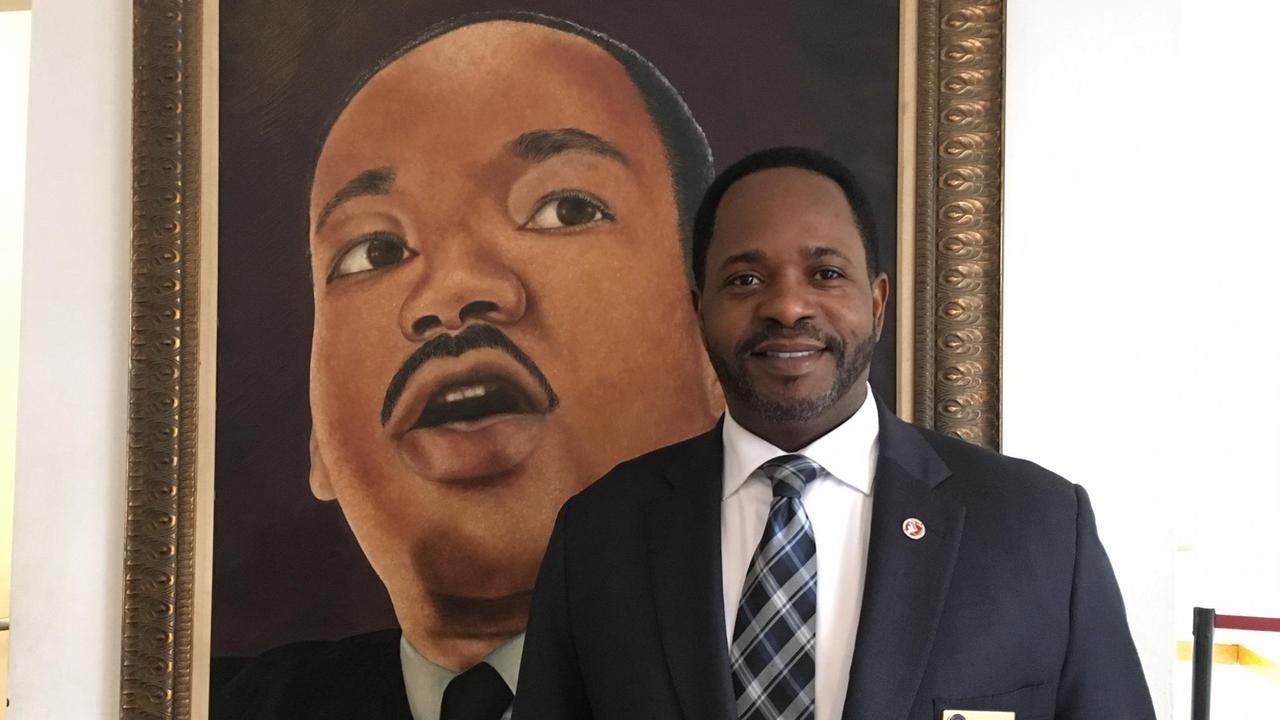 Stephon Ferguson trägt die Reden des Bürgerrechtlers Martin Luther King vor. Stephon Ferguson trägt die Reden des Bürgerrechtlers Martin Luther King vor.