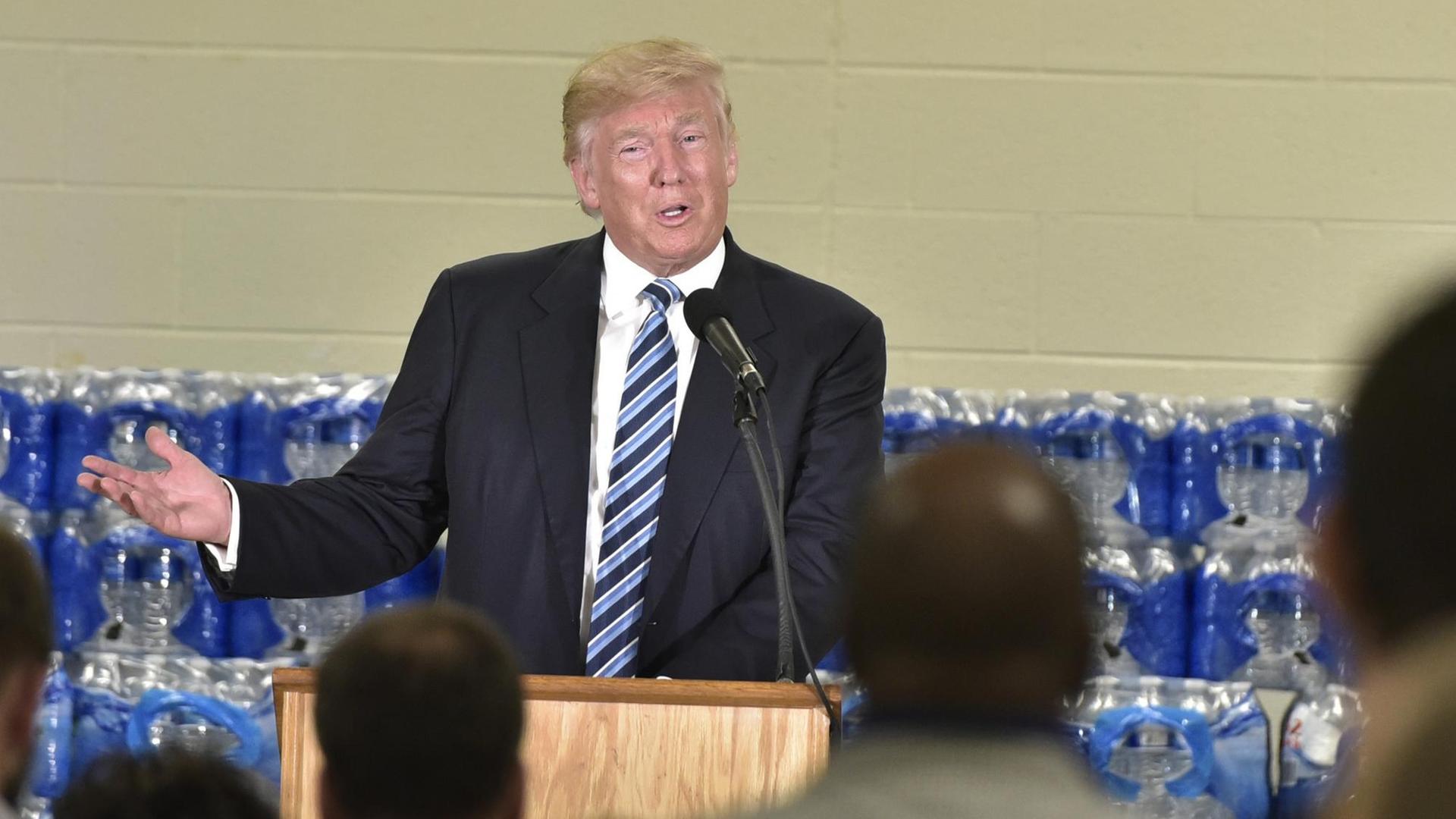 Donald Trump hält eine Rede in einer evangelisch-methodistischen Kirche in Michigan im September 2016 Donald Trump hält eine Rede in einer evangelisch-methodistischen Kirche in Michigan im September 2016