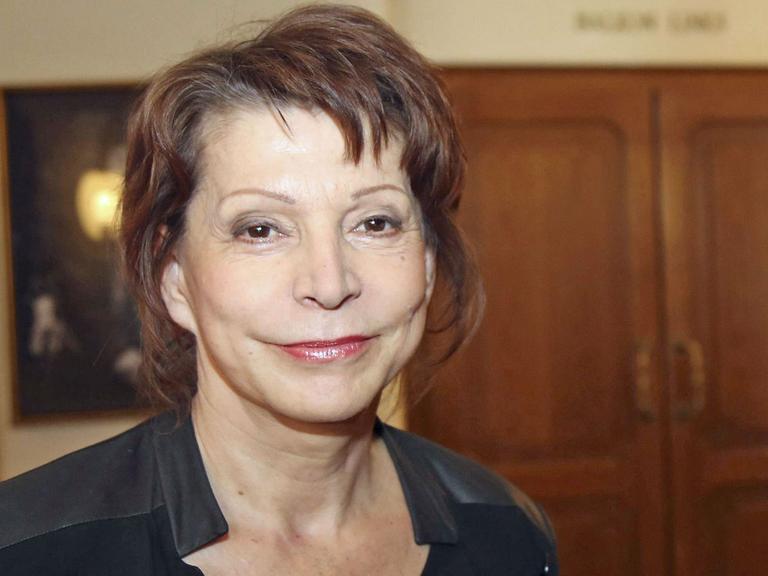 Anna Badora bei der Pressekonferenz zum Volkstheater Wien Spielprogramm 2015/16 in der Roten Bar im Volkstheater, aufgenommen am 07.05.2015.