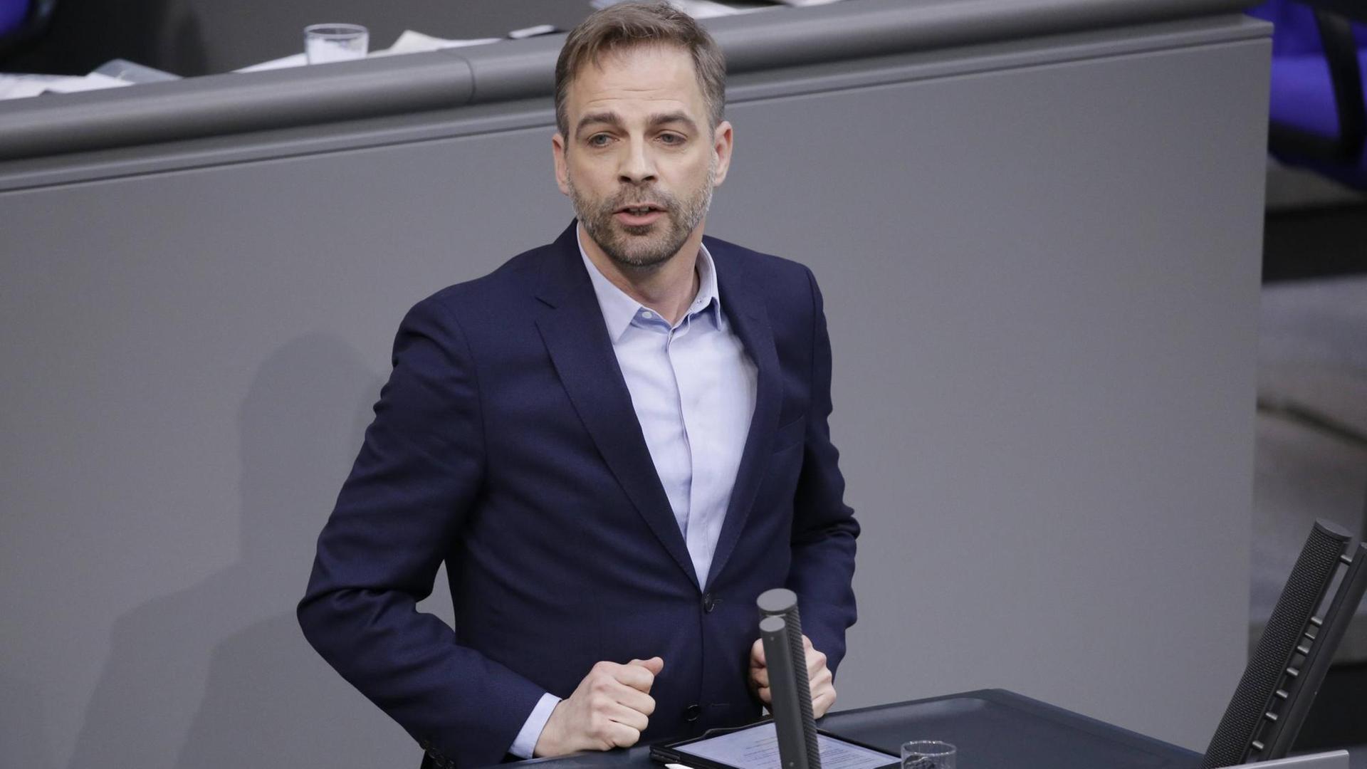 Stefan Liebich (Die Linke) während einer Bundestags-Rede zum Bundeswehreinsatz in Afghanistan Stefan Liebich (Die Linke) während einer Bundestags-Rede zum Bundeswehreinsatz in Afghanistan