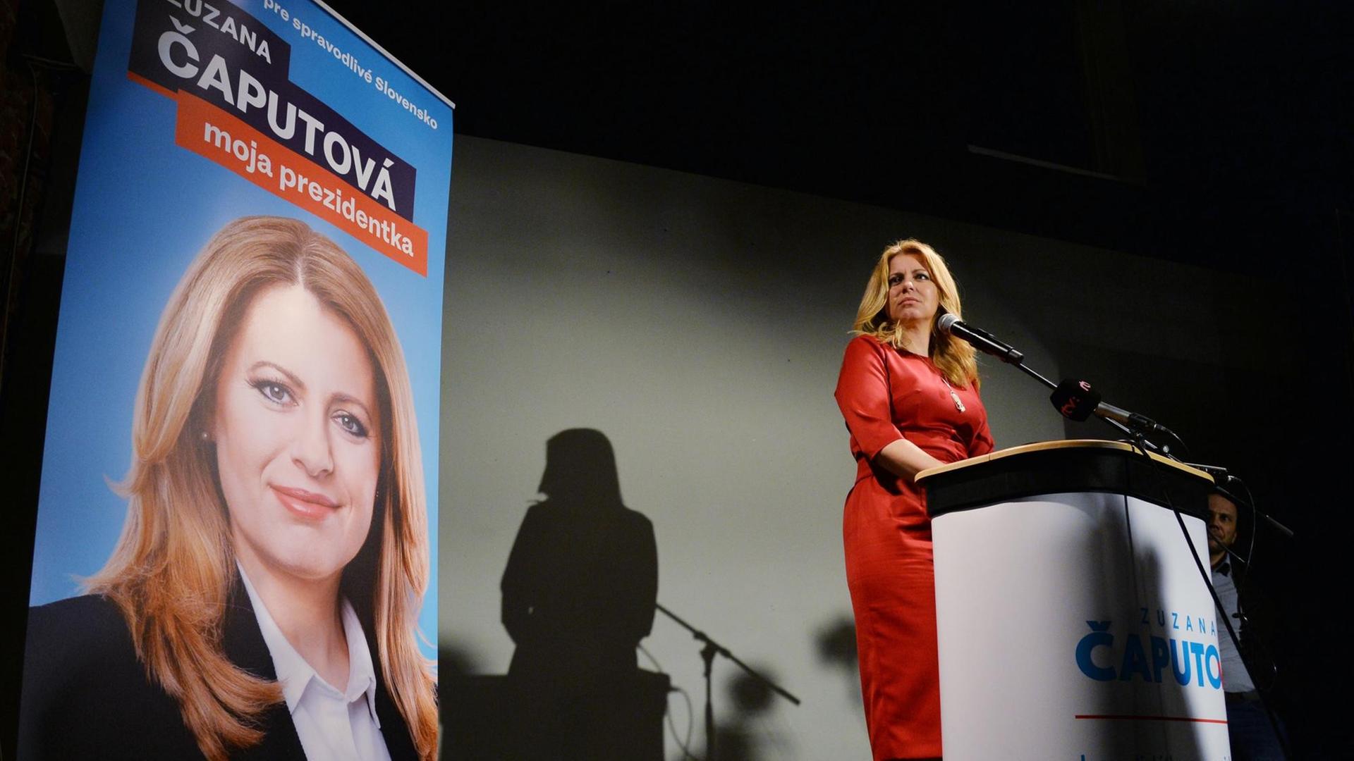 Die slowakische Präsidentschaftskandidatin Zuzana Caputova spricht auf einer Pressekonferenz in Bratislava nach den ersten inoffiziellen Ergebnissen Die slowakische Präsidentschaftskandidatin Zuzana Caputova spricht auf einer Pressekonferenz in Bratislava nach den ersten inoffiziellen Ergebnissen