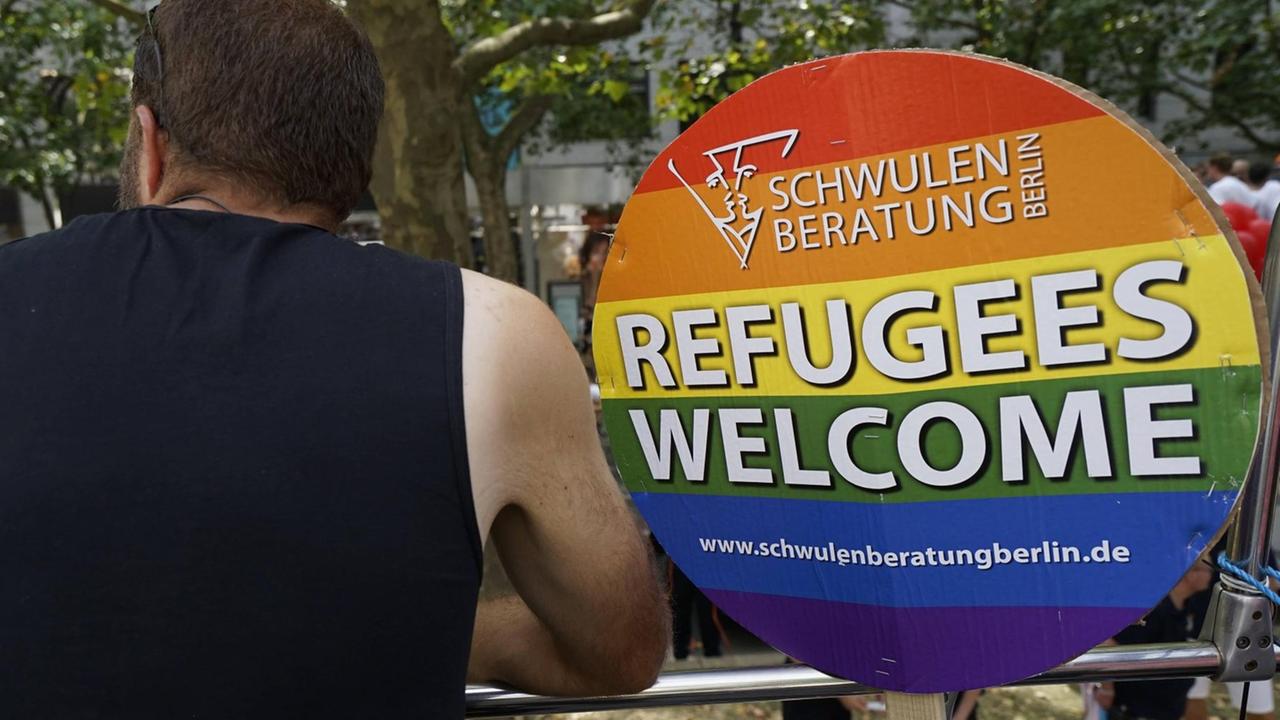 Werbeschild beim CSD in Berlin Werbeschild beim CSD in Berlin