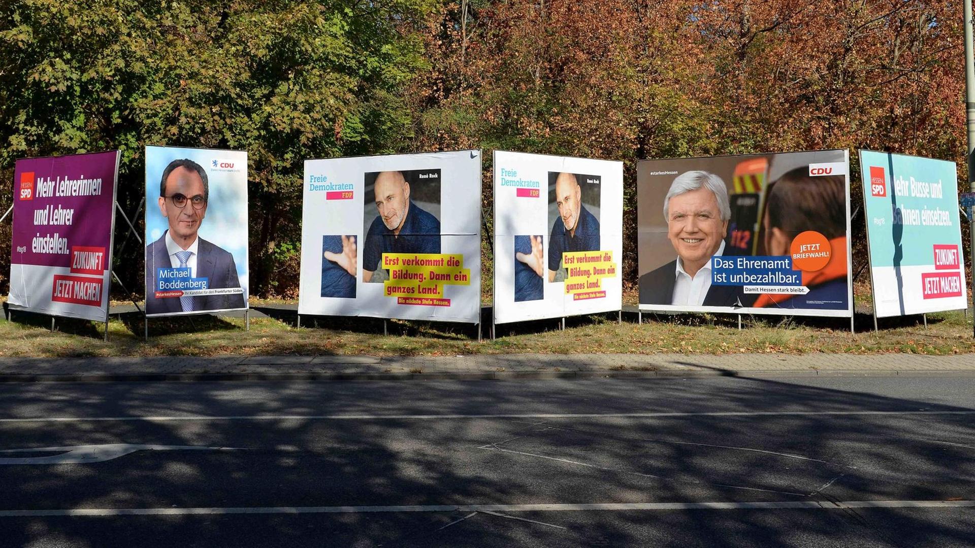 05.10.2018, Hessen, Frankfurt/Main: Wahlplakate zur Landtagswahl in Hessen 2018 am 05.10.2018 Wahlplakate der SPD (Sozialdemokratische Partei Deutschlands), CDU (Christlich Demokratische Union Deutschlands) Michael Boddenberg und Volker Bouffier, FDP (Freie Demokratische Partei) René Rock. 05.10.2018, Hessen, Frankfurt/Main: Wahlplakate zur Landtagswahl in Hessen 2018 am 05.10.2018 Wahlplakate der SPD (Sozialdemokratische Partei Deutschlands), CDU (Christlich Demokratische Union Deutschlands) Michael Boddenberg und Volker Bouffier, FDP (Freie Demokratische Partei) René Rock.