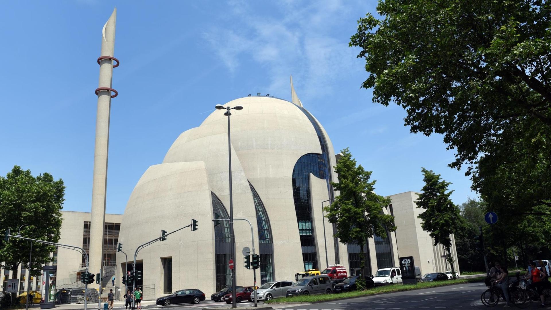 Außenansicht der Zentralmoschee in Köln