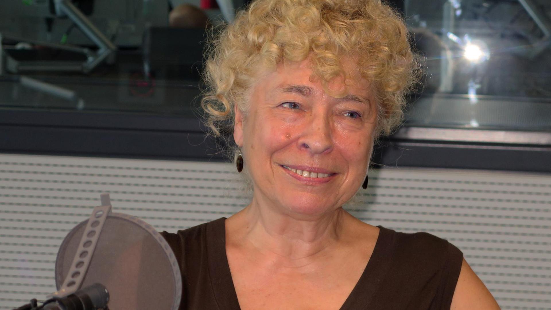 Gesine Schwan im Studio von Deutschlandradio Kultur Gesine Schwan im Studio von Deutschlandradio Kultur