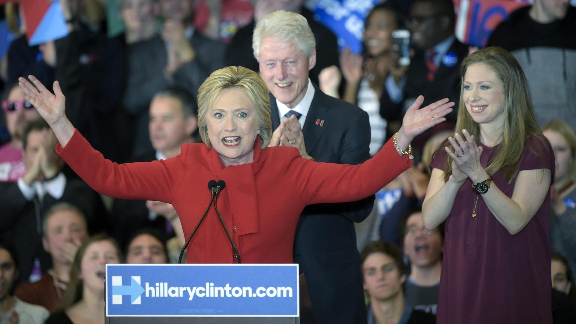 Hillary Clinton auf einer Wahlkampfveranstaltung vor den Vorwahlen der Demokraten in Iowa. Hillary Clinton auf einer Wahlkampfveranstaltung vor den Vorwahlen der Demokraten in Iowa.