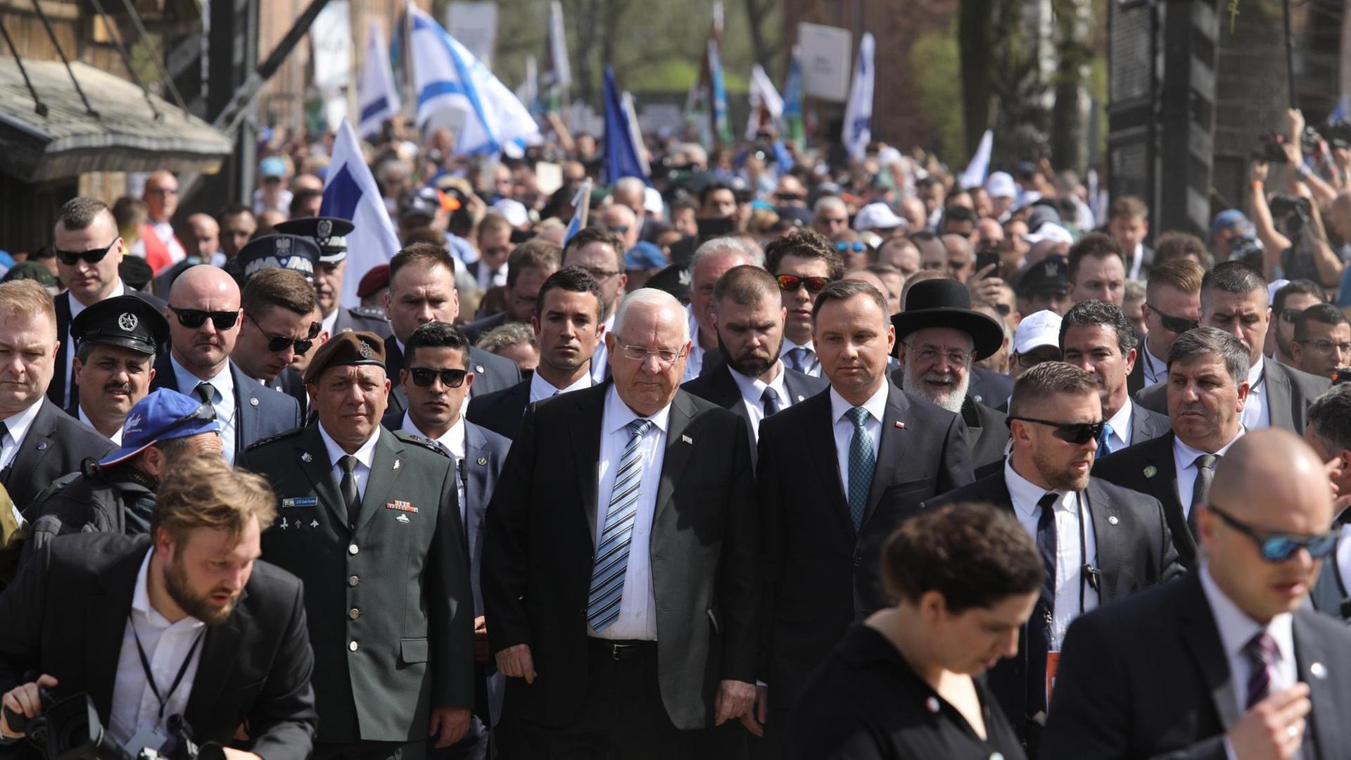 Der israelische Präsident Reuven Rivlin und der polnische Präsident Andrzej Duda beim 27. Marsch der Lebenden in Auschwitz.