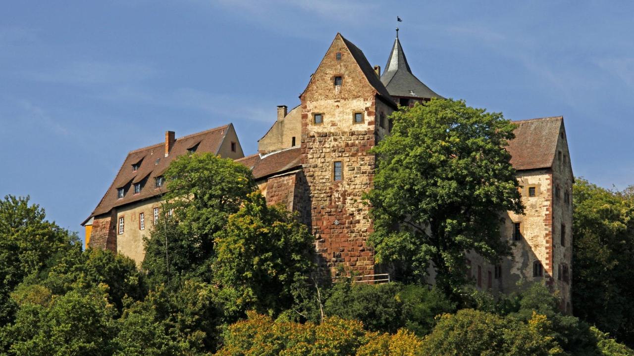 Eine Außenaufnahme der Burg Rothenfels in Bayern Eine Außenaufnahme der Burg Rothenfels in Bayern
