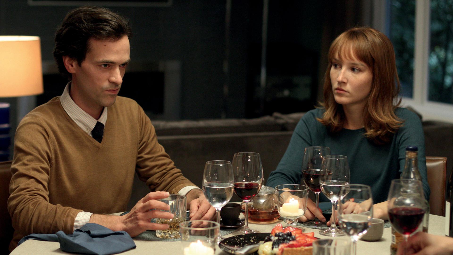 David (Romain Duris) und Claire (Anais Demoustier) in einer Szene des Films "Eine neue Freundin" von Francois Ozon. David (Romain Duris) und Claire (Anais Demoustier) in einer Szene des Films "Eine neue Freundin" von Francois Ozon.