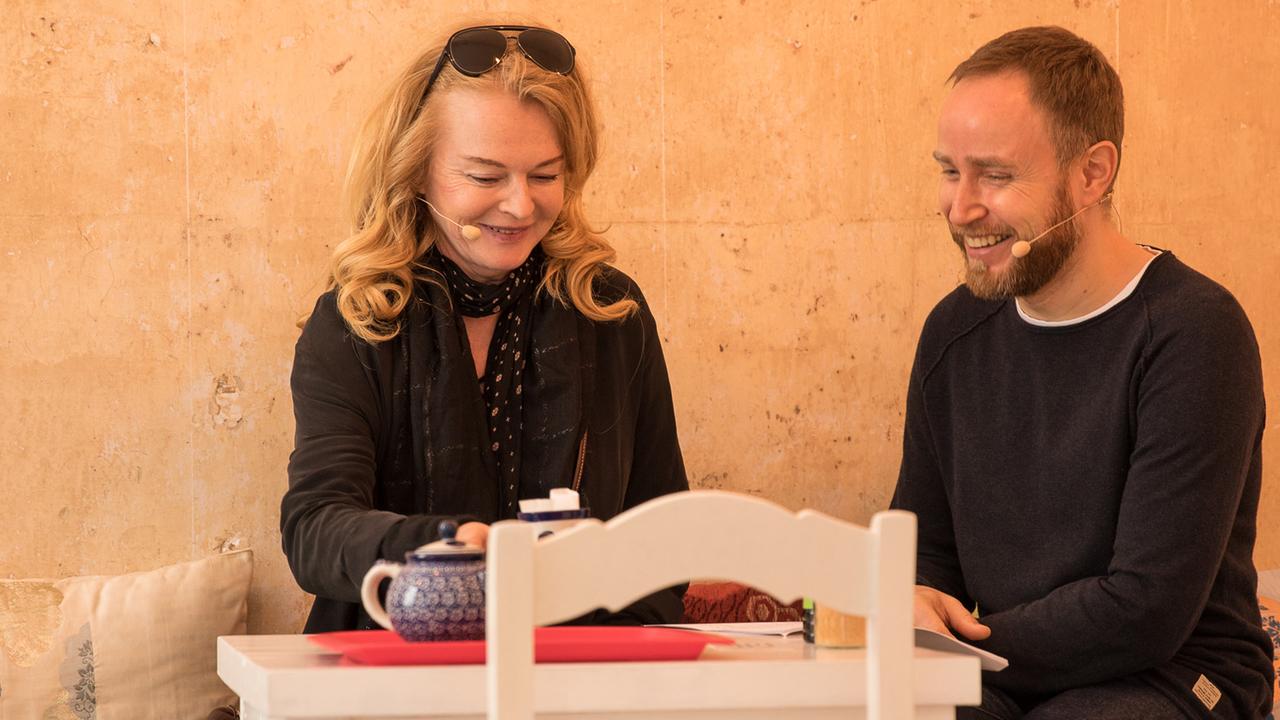 Inga Humpe und Olaf Kosert in einem japanischen Café in Berlin Mitte Inga Humpe und Olaf Kosert in einem japanischen Café in Berlin Mitte