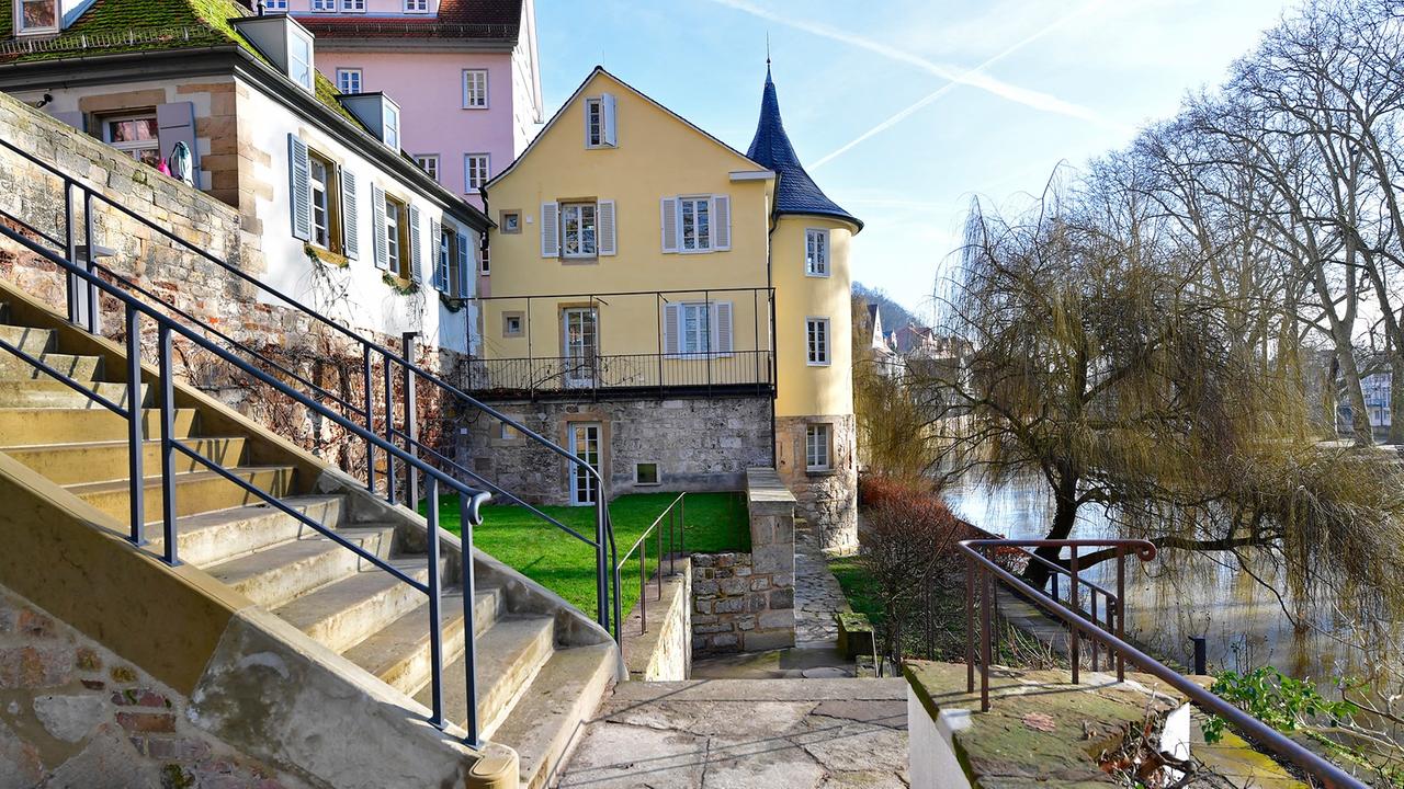 Ansicht des Gartens neben dem Hölderlinturm in Tübingen Ansicht des Gartens neben dem Hölderlinturm in Tübingen