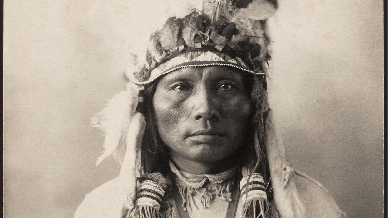 Das Foto aus dem Jahr 1898 zeigt den Cheyenne-Häuptling "Three Fingers".