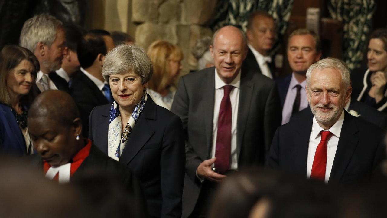 nehmen am 21.06.2017 an der Eröffnung der Sitzungsperiode des Parlaments im Westminster Palace in London (Großbritannien) teil. nehmen am 21.06.2017 an der Eröffnung der Sitzungsperiode des Parlaments im Westminster Palace in London (Großbritannien) teil.
