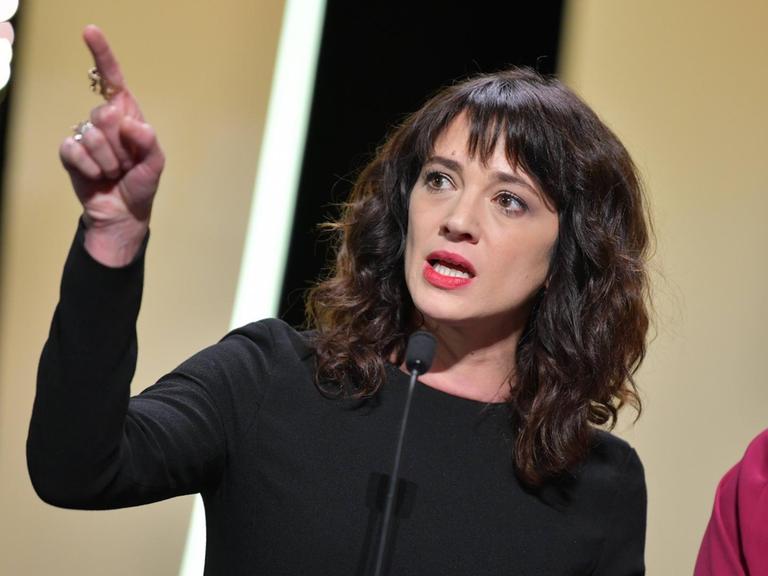 Die italienische Schauspielerin Asia Argento bei ihrer flammenden Rede bei den 71. Filmfestspielen in Cannes