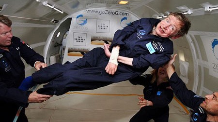 Der britische Physiker Stephen Hawking bei seinem Parabelflug. Der britische Physiker Stephen Hawking bei seinem Parabelflug.