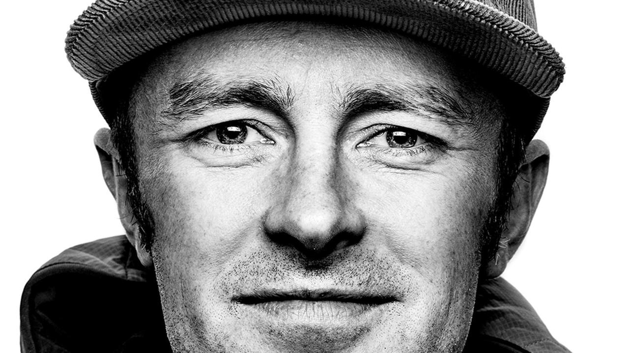 Schwarz weiss Portrait des amerikanischen Bergsteigers Jess Roskelley. Schwarz weiss Portrait des amerikanischen Bergsteigers Jess Roskelley.
