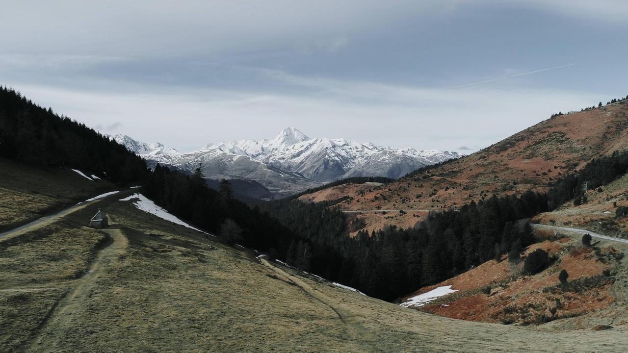 Eine Panorama-Aufnahme der Pyrenäen in Frankreich. Eine Panorama-Aufnahme der Pyrenäen in Frankreich.